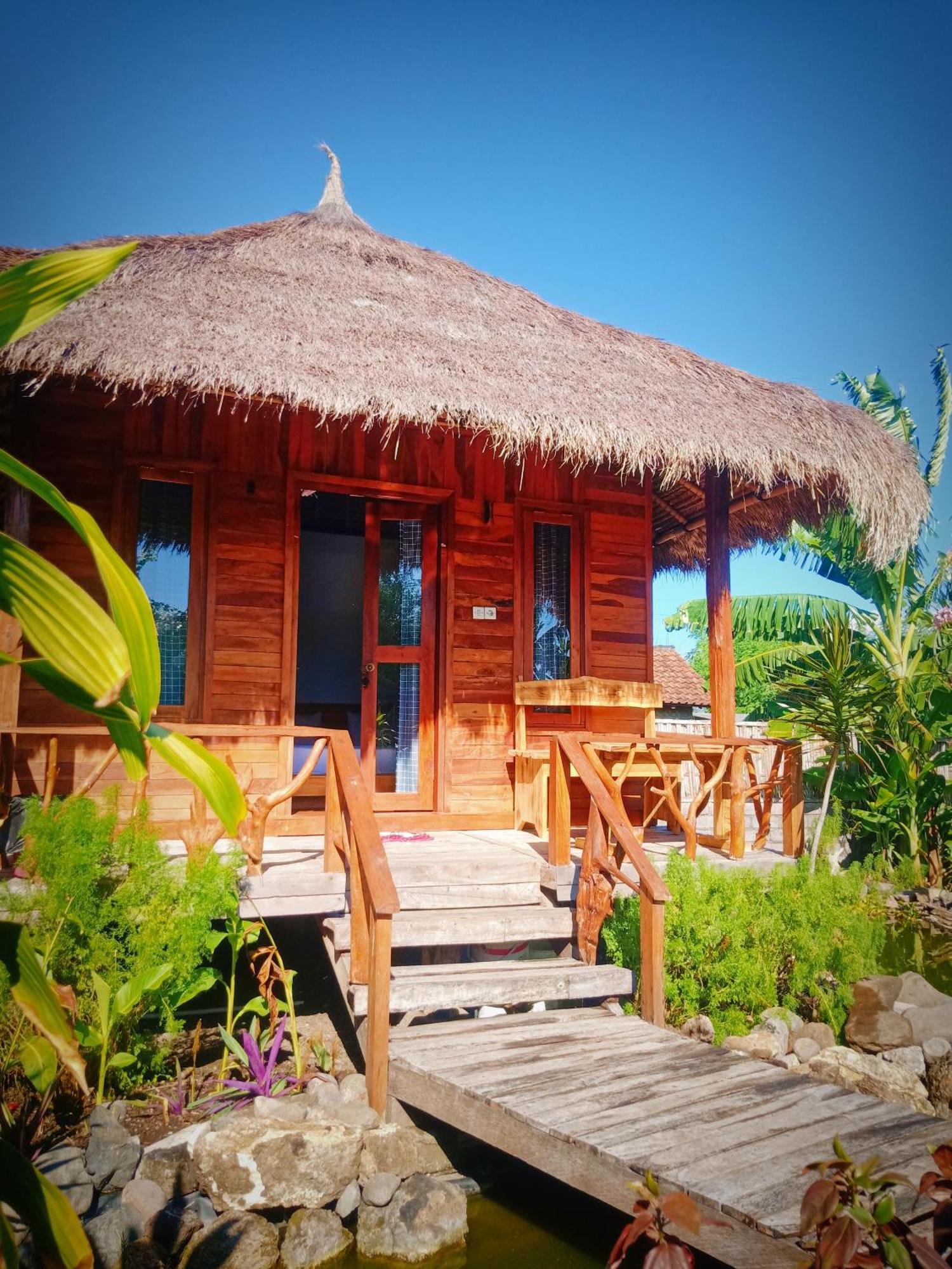 Umah Kayu 2-Menjangan Homestay Banyuwedang Exteriör bild